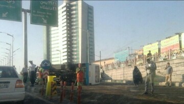 مصدومیت ۱۳ نفر در اثر واژگونی مینی بوس در تبریز