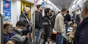 امکان رعایت فاصله‌گذاری اجتماعی و تبعیت از پروتکل‌ها در مترو نیست