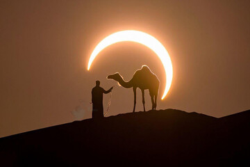 ببینید | شکار لحظه‌ای زیبا از خورشید گرفتگی در امارات