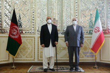 وزیر الخارجیة الأفغانی بالوکالة یلتقی ظریف فی طهران