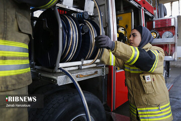دختران آتش نشان روزتان مبارک