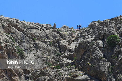 بی‌مهری به طاق بستان