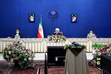 هشدار جدی روحانی به صادرکنندگان ارز / فشارها بر دولت عادی نیست