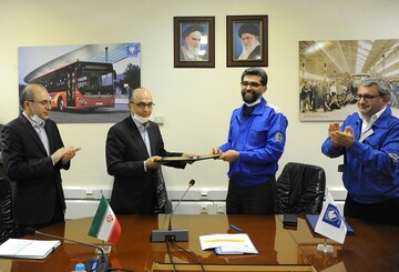 ایران خودرو و بانک تجارت تفاهم نامه همکاری امضا کردند