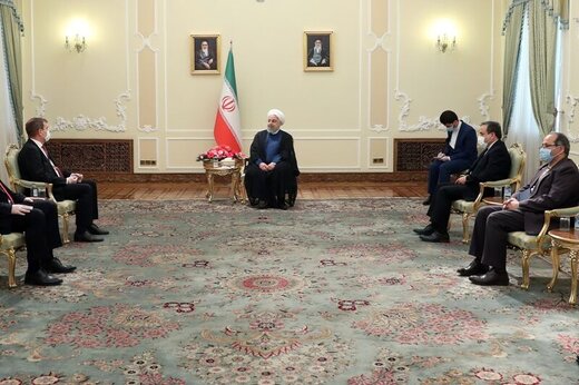 روحاني يؤكد إستعداد إيران التام لتعزيز العلاقات مع المجر روحاني يؤكد إستعداد إيران التام لتعزيز العلاقات مع المجر