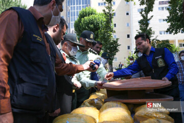 تصاویر | کشف بزرگترین محموله مواد مخدر در تسمه‌های جرثقیل