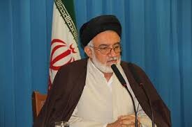 مسئولان باوری نسبت به محوری بودن حرم‌های مطهر در شیراز ندارند
