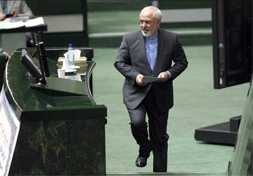 حملات تند به ظریف در صحن علنی مجلس/کنایه معنادار وزیرخارجه: از مهمان نوازی شما تشکر می‌کنم /شما می گویید دروغگو اما رهبری گفتند ظریف صادق است