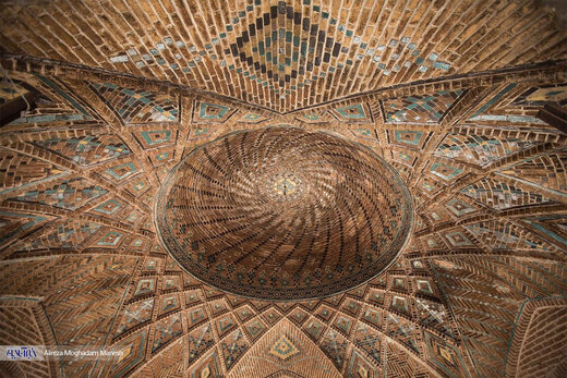 سرای سعدالسلطنه حسینیه امینیها مسجد جامع کلیسای کانتور  و دهکده طبیعت باراجین دروازه درب کوشک
