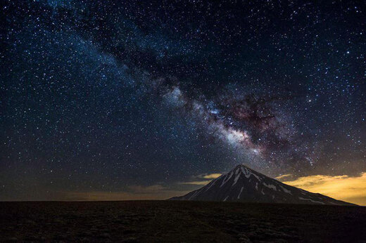 ببینید | ویدئویی تماشایی از عبور کهکشان راه شیری بر فراز کوه دماوند
