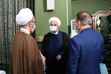 استفاده رییس جمهور از ماسک در گفت‌وگوی خصوصی با اعضای ستاد ملی مدیریت بیماری کرونا