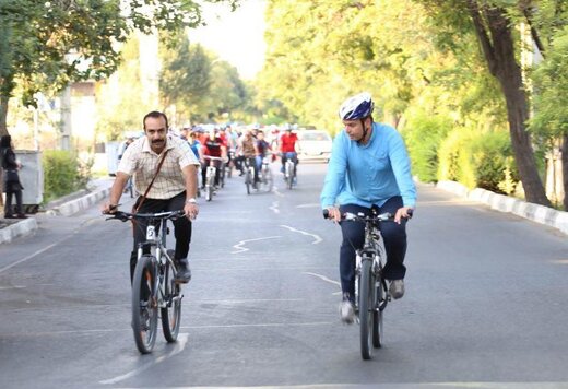 خدمات رایگان شهرداری قزوین به دوچرخه سواران