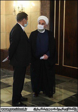 گفتگوی روحانی و جهانگیری در حاشیه جلسه ستاد اقتصادی دولت