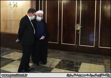 گفتگوی روحانی و جهانگیری در حاشیه جلسه ستاد اقتصادی دولت