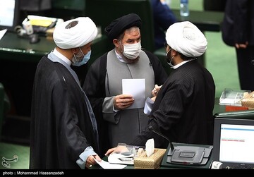 پس لرزه های واریز ۲۰۰ میلیون تومان به حساب نمایندگان در صحن مجلس/معمای غیرقانونی بودن رد اعتبارنامه /پرونده استیضاح هیات رئیسه همچنان باز است