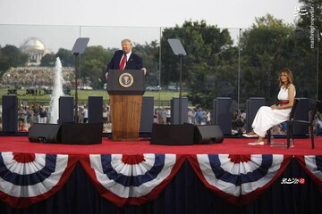 عکس| ترامپ همچنان پشت دیوار شیشه‌ای