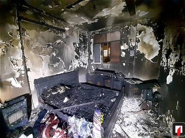 خاکستر شدن اتاق‌خواب در آتش‌سوزی/ نجات زوج سالخورده از میان دود/ تصاویر