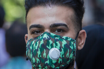من ماسک میزنم