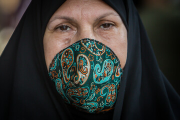 من ماسک میزنم