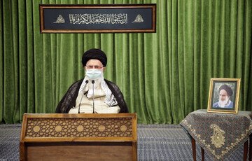 ببینید | استفاده رهبر انقلاب از ماسک تولید داخل