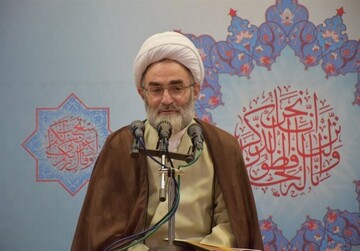 نماینده ولی‌فقیه در گیلان: اقامه نماز در گزینش‌ ادارات باید مورد توجه قرار گیرد 