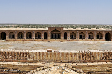 ایرانِ ما؛ کاروانسرای دِیرِ گچین