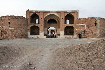 ایرانِ ما؛ کاروانسرای دِیرِ گچین