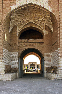 ایرانِ ما؛ کاروانسرای دِیرِ گچین