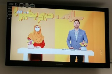 عکس | رعایت پروتکل بهداشتی توسط مجری تلویزیون
