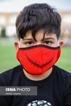 کودکان هم ماسک می زنند!