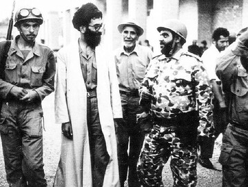 رهبر انقلاب در جبهه‌های دفاع مقدس از نگاه دوربین