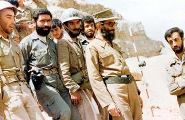 رهبر انقلاب در جبهه‌های دفاع مقدس از نگاه دوربین