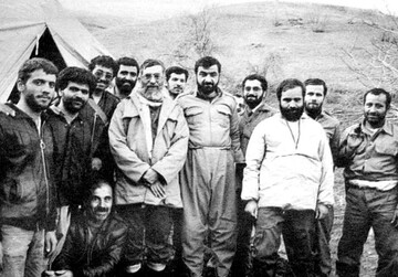 رهبر انقلاب در جبهه‌های دفاع مقدس از نگاه دوربین