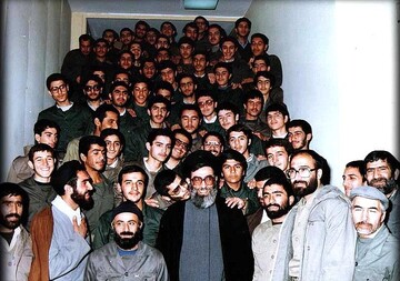 رهبر انقلاب در جبهه‌های دفاع مقدس از نگاه دوربین
