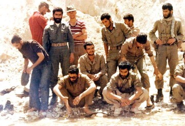رهبر انقلاب در جبهه‌های دفاع مقدس از نگاه دوربین