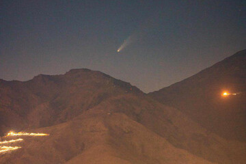 ببینید | تصویری دیدنی از عبور ستاره دنباله‎‌دار از آسمان تهران