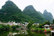 ببینید | شهر زیبایی کنار یک رودخانه در چین
