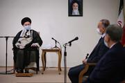 عکس | دیدار نخست‌وزیر عراق با رهبرانقلاب با رعایت پروتکل بهداشتی