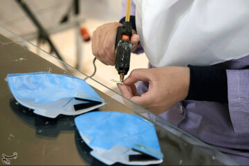 تصاویر | کارگاه تولید ماسک در کرمانشاه