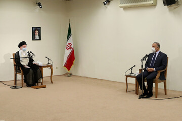 رهبر انقلاب: ایران خواهان عراقِ عزتمند و آمریکا دشمن عراق قوی است
