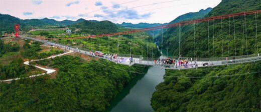 افتتاح طولانی‌ترین پل شیشه‌ای جهان