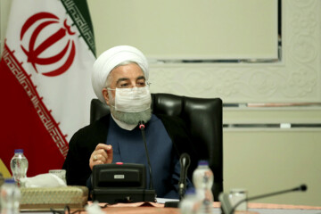 تصاویر | حضور رئیس جمهور با ماسک در جلسه ستاد ملی مقابله با کرونا 
