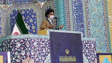 اظهارات متفاوت از تریبون نمازجمعه قم: کرونا سکولار است/فضای مجازی یک میدان مین است