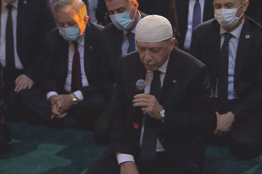 ببینید | تلاوت قرآن توسط اردوغان در مسجد ایاصوفیه استانبول