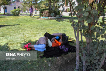 تصاویر | بساط معتادها در میدان تاریخی کرمان