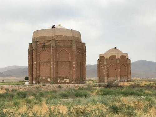 مرمت برجهای دوگانه خرقان در شهرستان آوج آغاز شد مرمت برجهای دوگانه خرقان در شهرستان آوج آغاز شد