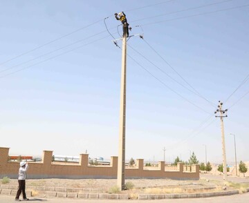 بهینه سازی بیش از ۹ هزار متر شبکه فشار متوسط هوایی در شهرک صنعتی شرق سمنان