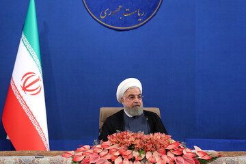الرئيس روحاني: صناعات الصلب والبتروكيمياويات في الخط الامامي للجبهة الاقتصادية
