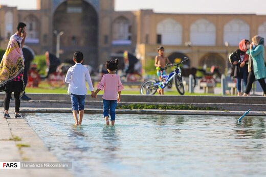 آب‌تنی در گرمای تابستان