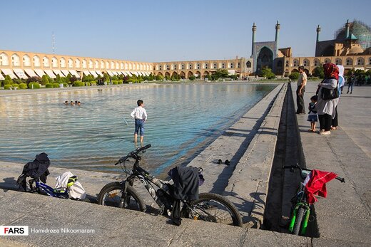 آب‌تنی در گرمای تابستان